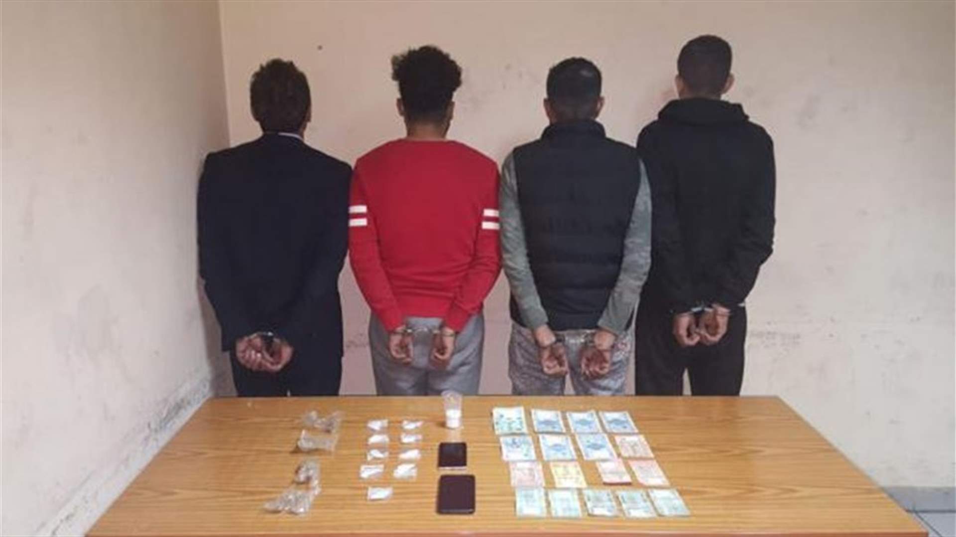 عصابة ترويج مخدرات تنشط بين برج حمود والنبعة في قبضة شعبة المعلومات