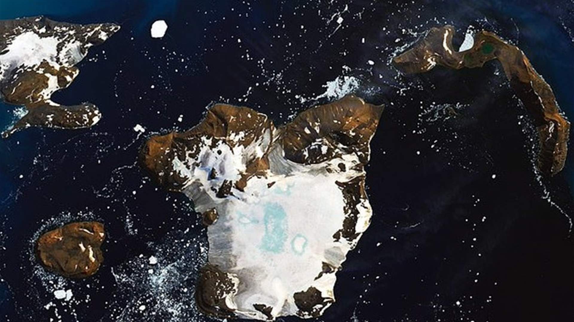 ناسا توثق كارثة على جزيرة في أنتاركتيكا بصورتين... والفارق 9 أيام فقط