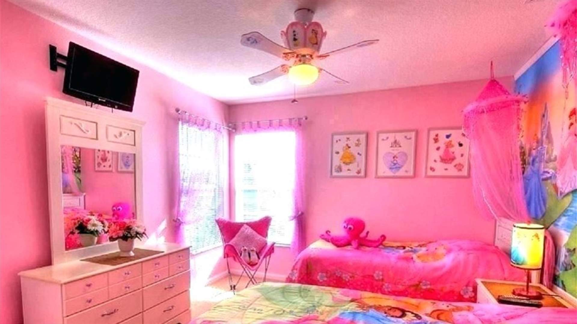 جدار في غرفة نوم طفلة صغيرة يلتقط إشارات راديو... وما من تفسيرٍ منطقي حتّى السّاعة
