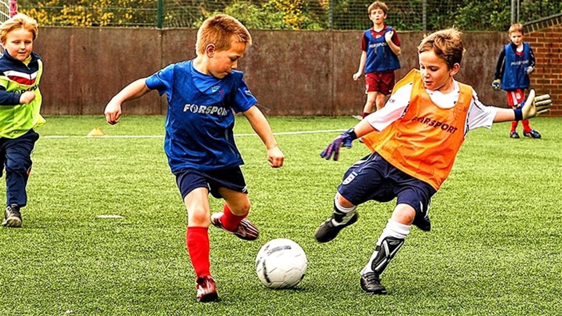 الاتحاد الانكليزي لكرة القدم يمنع ضرب الكرة بالرأس في المدارس