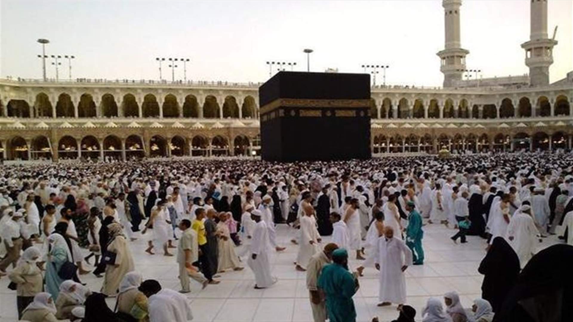 السعودية تعلّق موقتاً دخول المعتمرين إلى المملكة منعاً لوصول كورونا