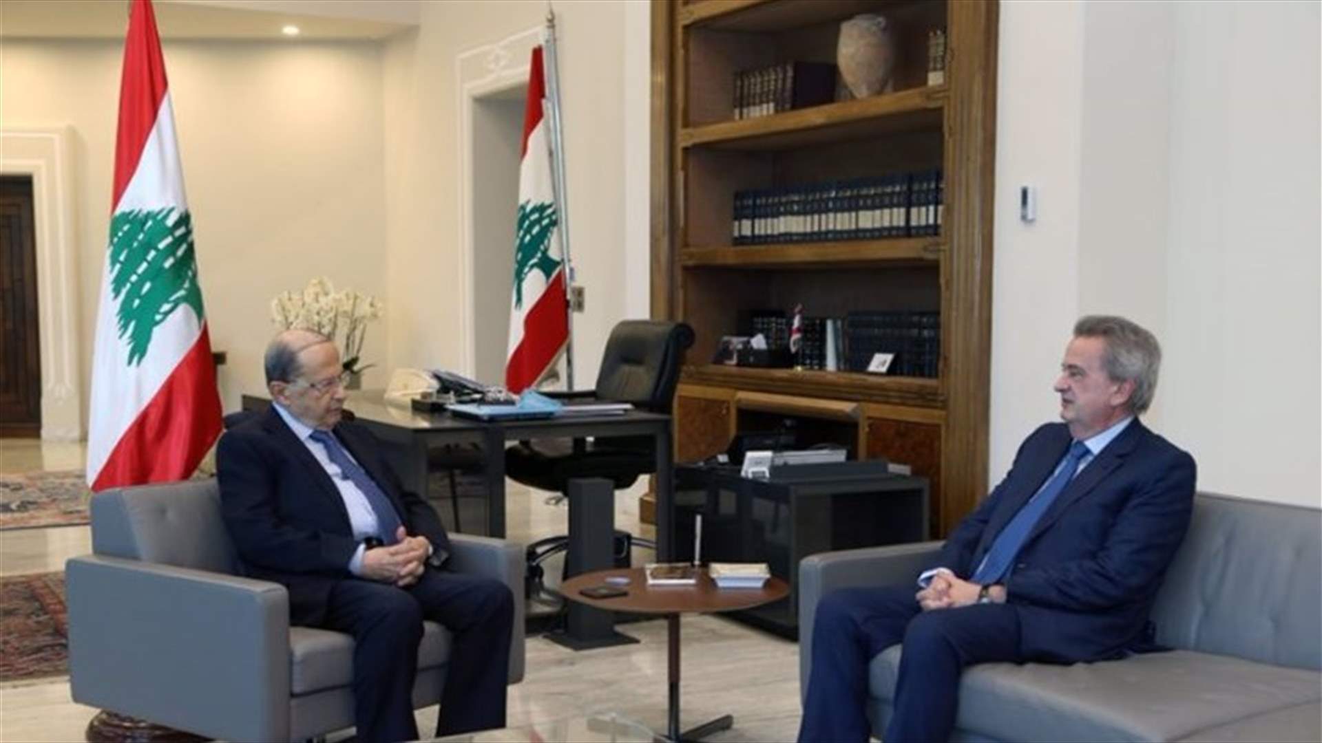 عون عرض الوضع النقدي مع حاكم مصرف لبنان