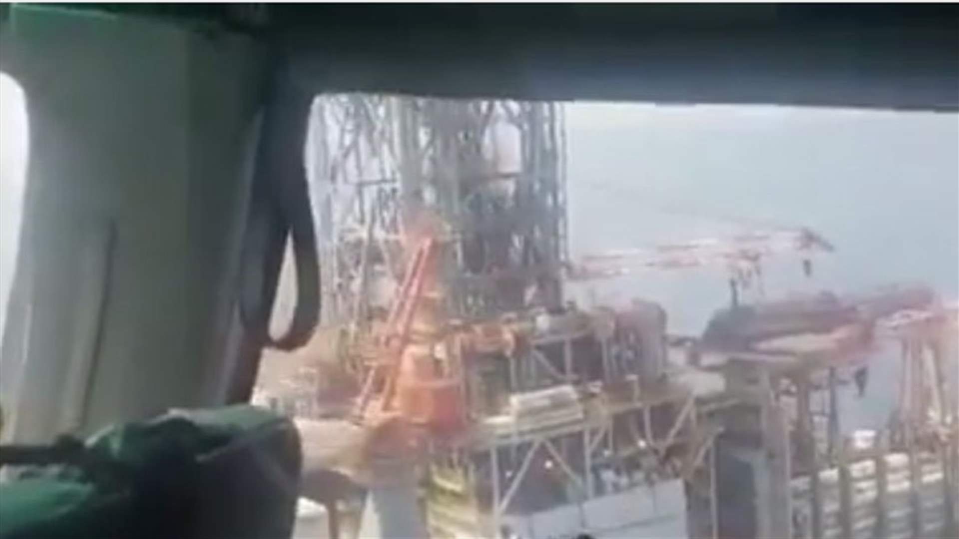 فيديو من الجوّ للباخرة التي تتولى حفر البئر النفطي في البلوك رقم 4