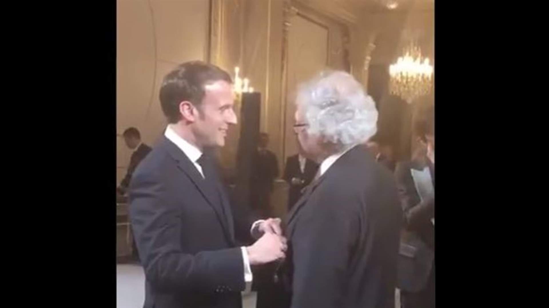 الرئيس الفرنسي يكرم الكاتب اللبناني أمين معلوف (فيديو)