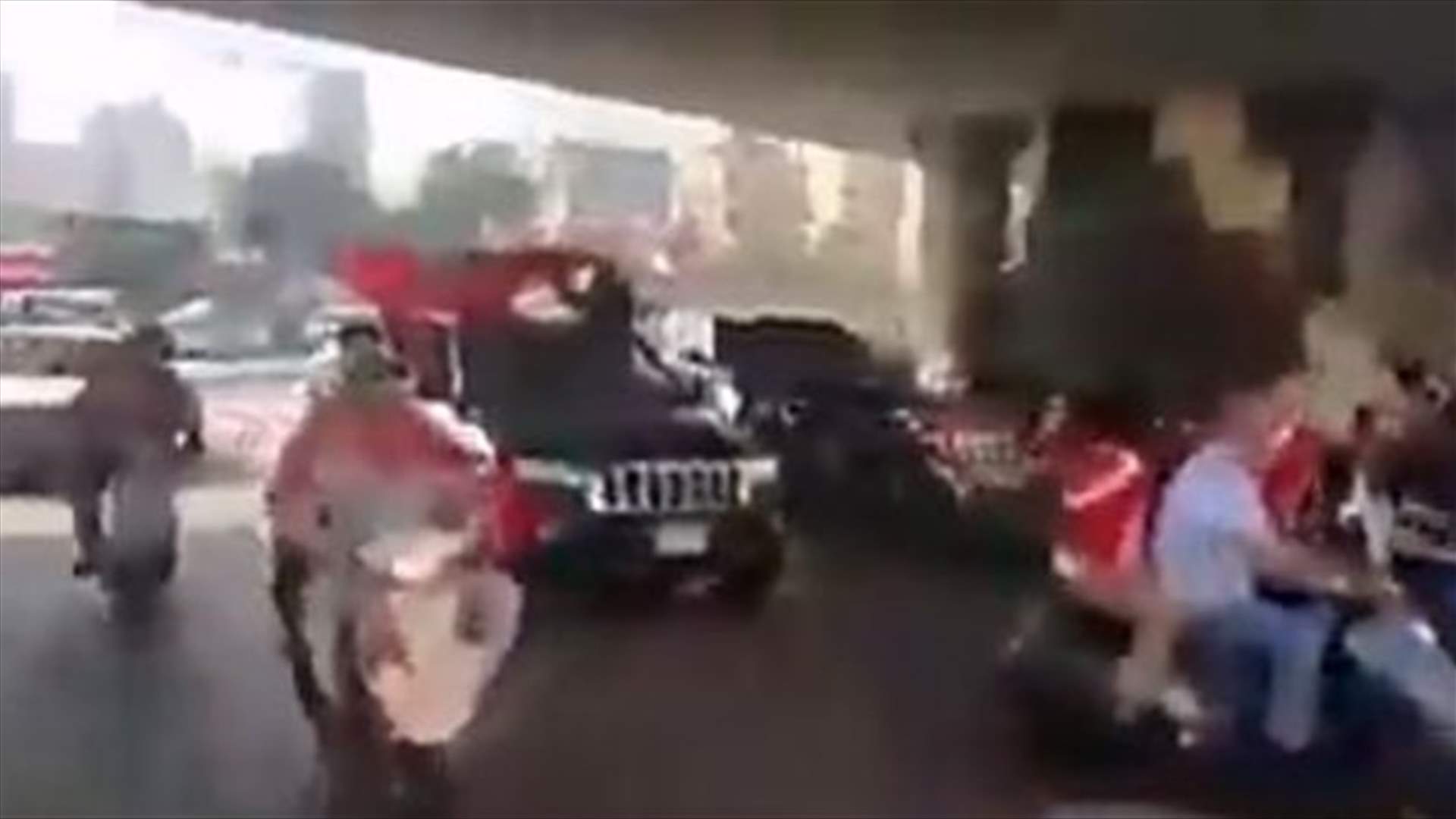 الفيديو المتداول عن مسيرة تحمل العلم التركي في بيروت قديم...
