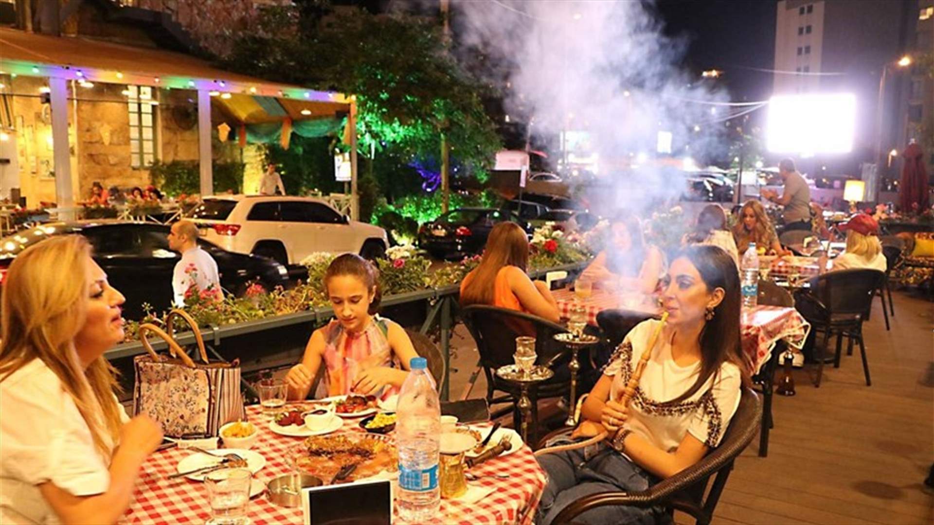 بعد الأسواق الشعبية... هل يتم إقفال مقاهي الأراكيل؟ (الأخبار)
