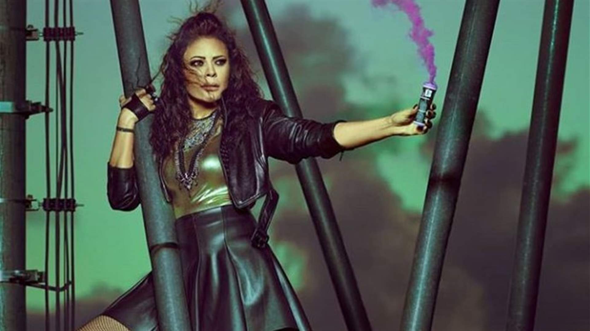 كارمن لبّس تحارب بعمر الـ 57 سنة: "فيي كون مرا عاشقة ومغامرة"