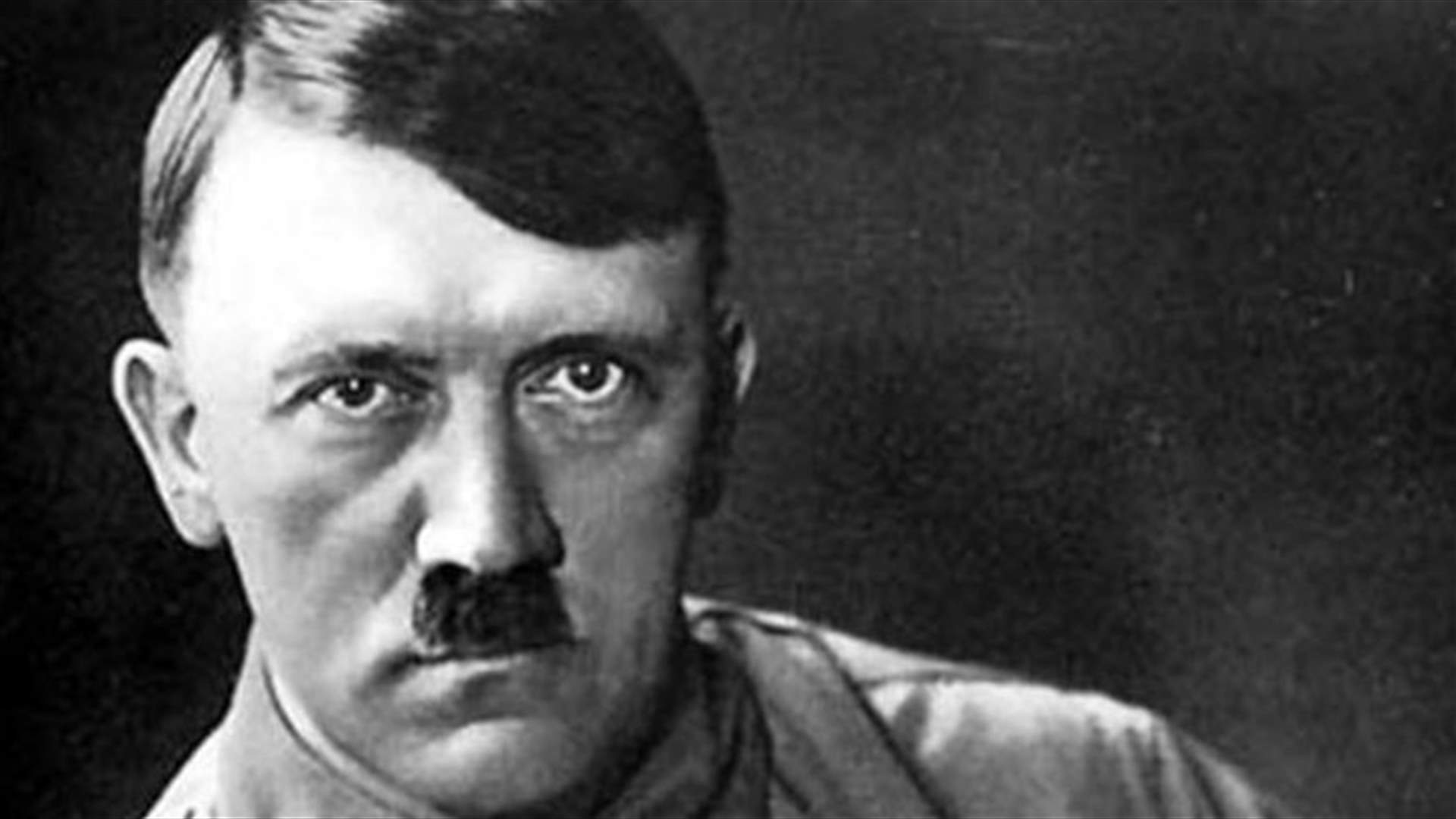 علامة تجارية رياضية شهيرة تثير الجدل بحذاء يُشبه وجه أدولف هتلر (صور)