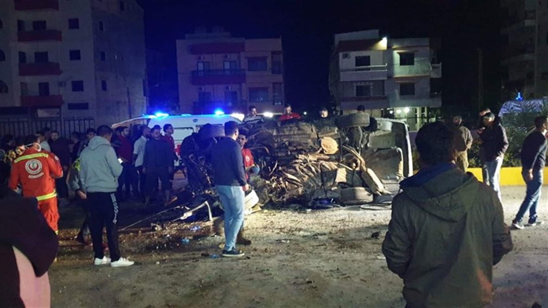 لحظة وقوع حادث مروع أودى بحياة شاب على أوتوستراد القلمون (فيديو)