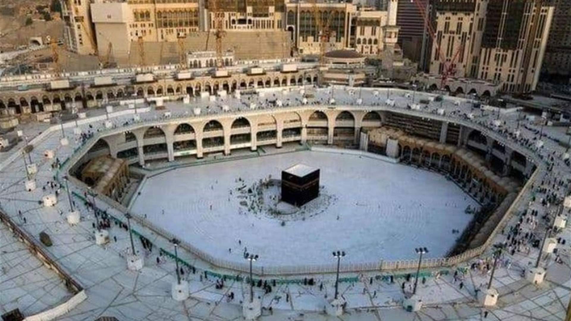 محمد سعد يخلي الحرم المكّي باكياً: أنا آخر من خرج! (صورة)
