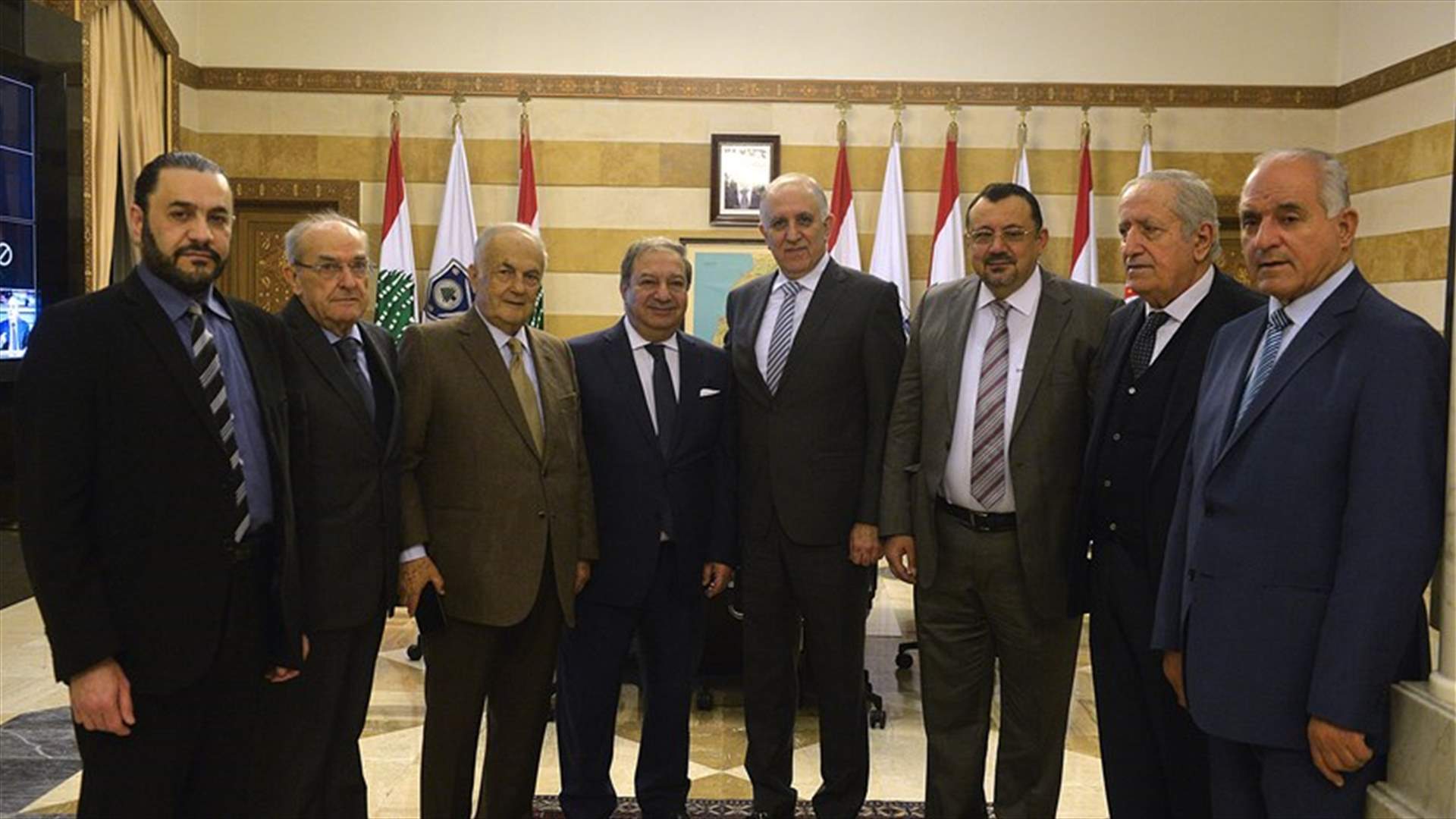 وزير الداخلية: نحن مع المتظاهرين السلميين والقوى الامنية تعاني من كيفية التعامل مع الذين يقومون بالتجاوزات
