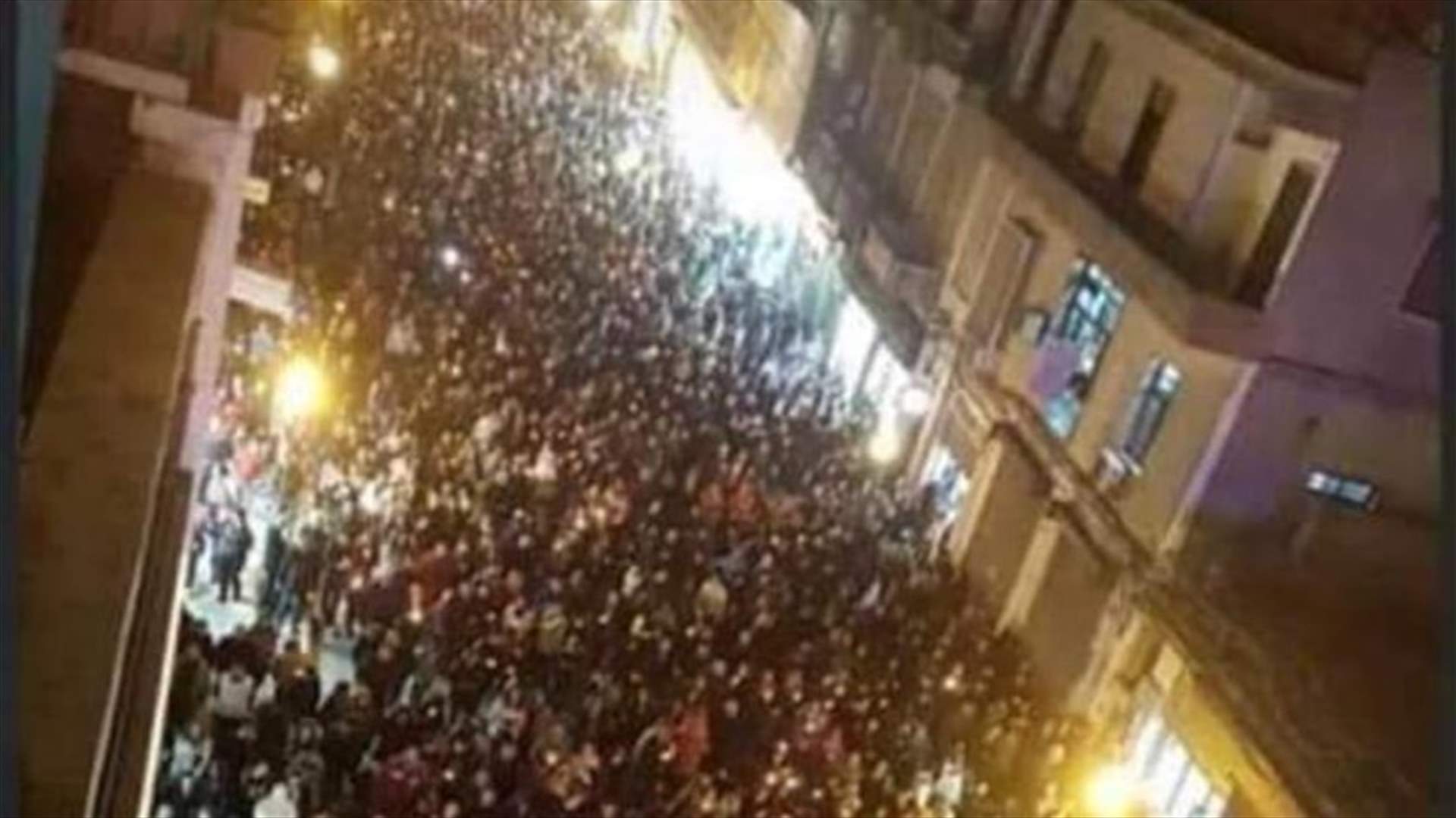 تطواف للقربان المقدّس في شوارع زحلة ضمّ الآلاف من أهلها! (فيديو)