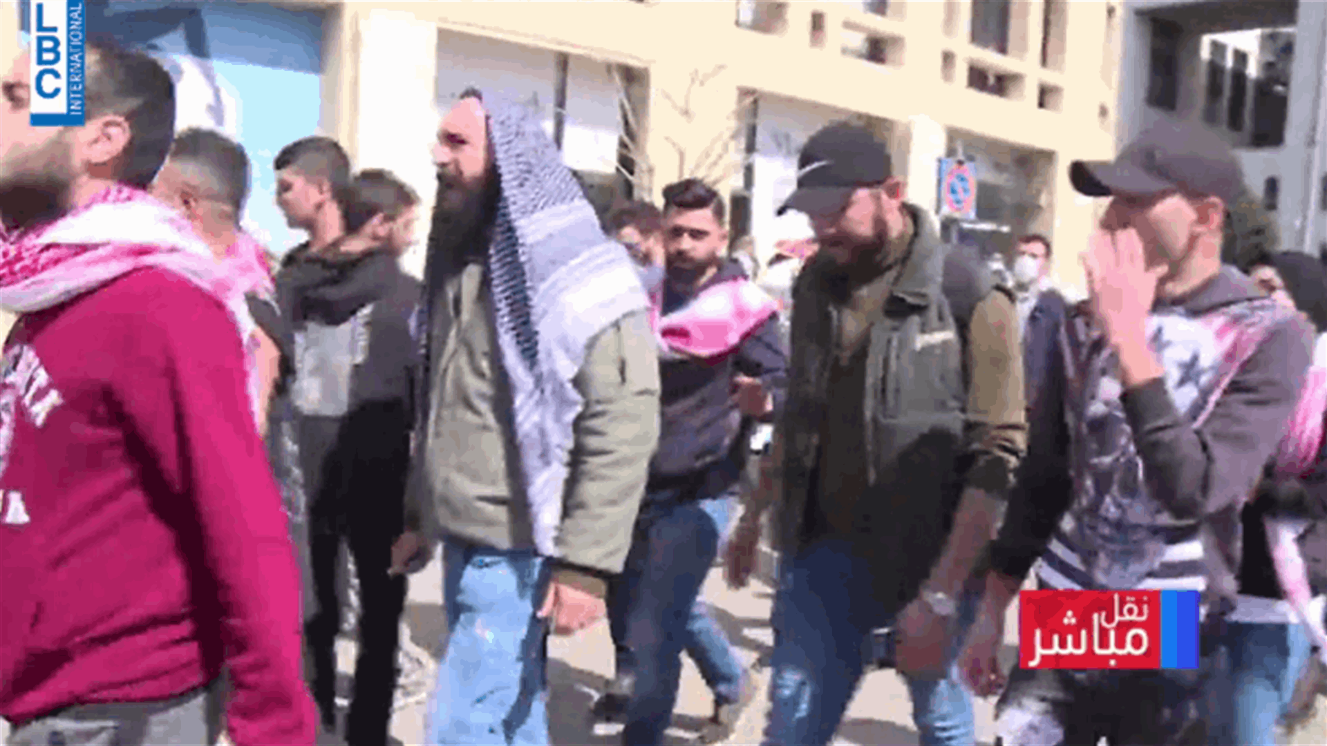 تظاهرة من ساحة الشهداء باتجاه مصرف لبنان (فيديو)