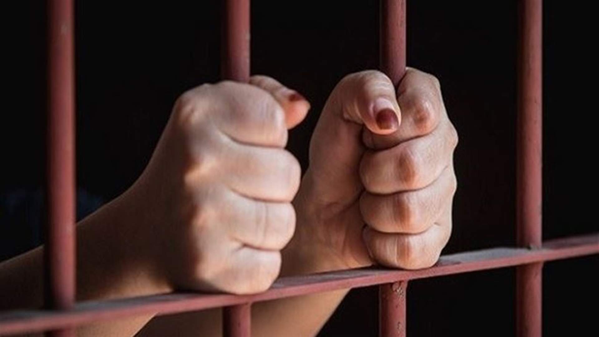 القبض على امرأة من الجنسية اللبنانية بتهمة السرقة في طورزا