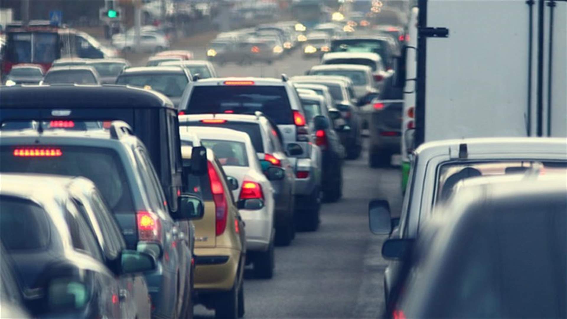 زحمة سير على مدخل جبيل واوتوستراد عنايا اللقلوق