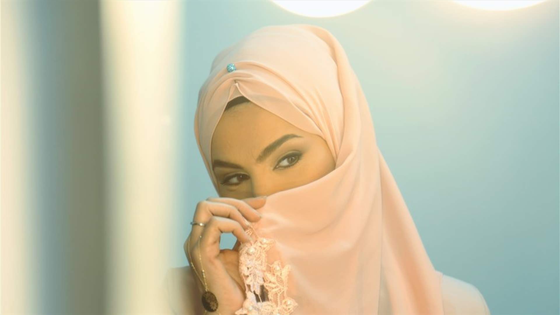 رملاء نكد من الشعر إلى الغناء: فنانة صاعدة بأغنية فانتازيا رومانسية حديثة