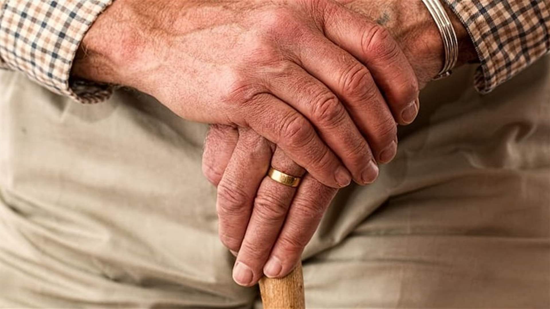 مسنّ أردني يحتفل بعقد قرانه بعمر 103 سنوات! (صورة)