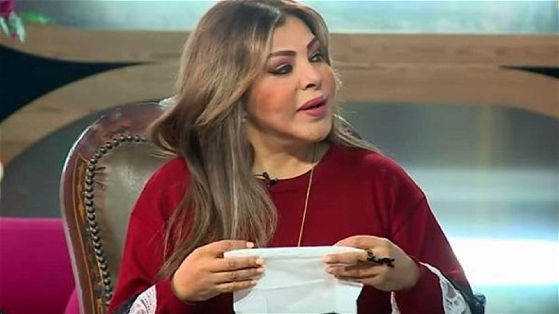 فلّة الجزائريّة تتمنّى الكورونا للمتظاهرين.. وتصرخ باكيةً: "أكرهكم" (فيديو)