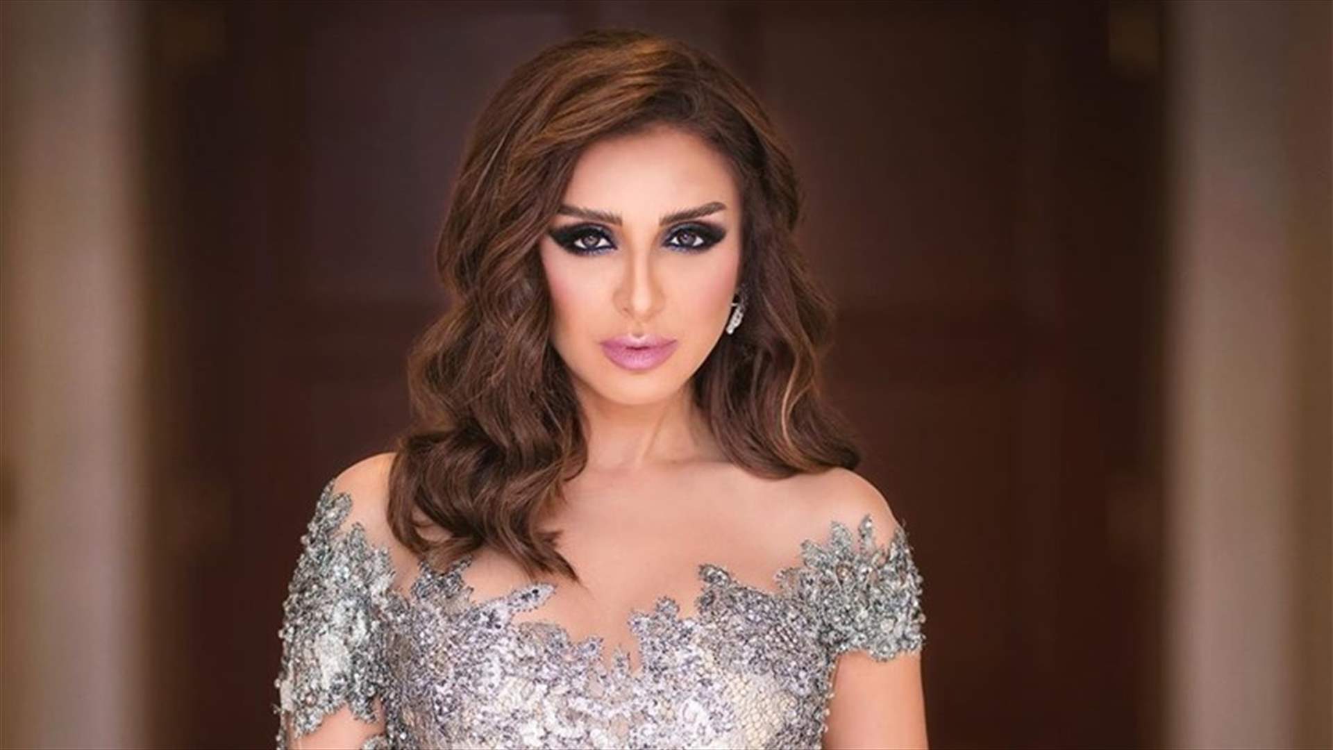 أحمد إبراهيم يقبّل أنغام في صورة جديدة.. من قصد بعبارة "تبقى الكلاب كلاب"؟