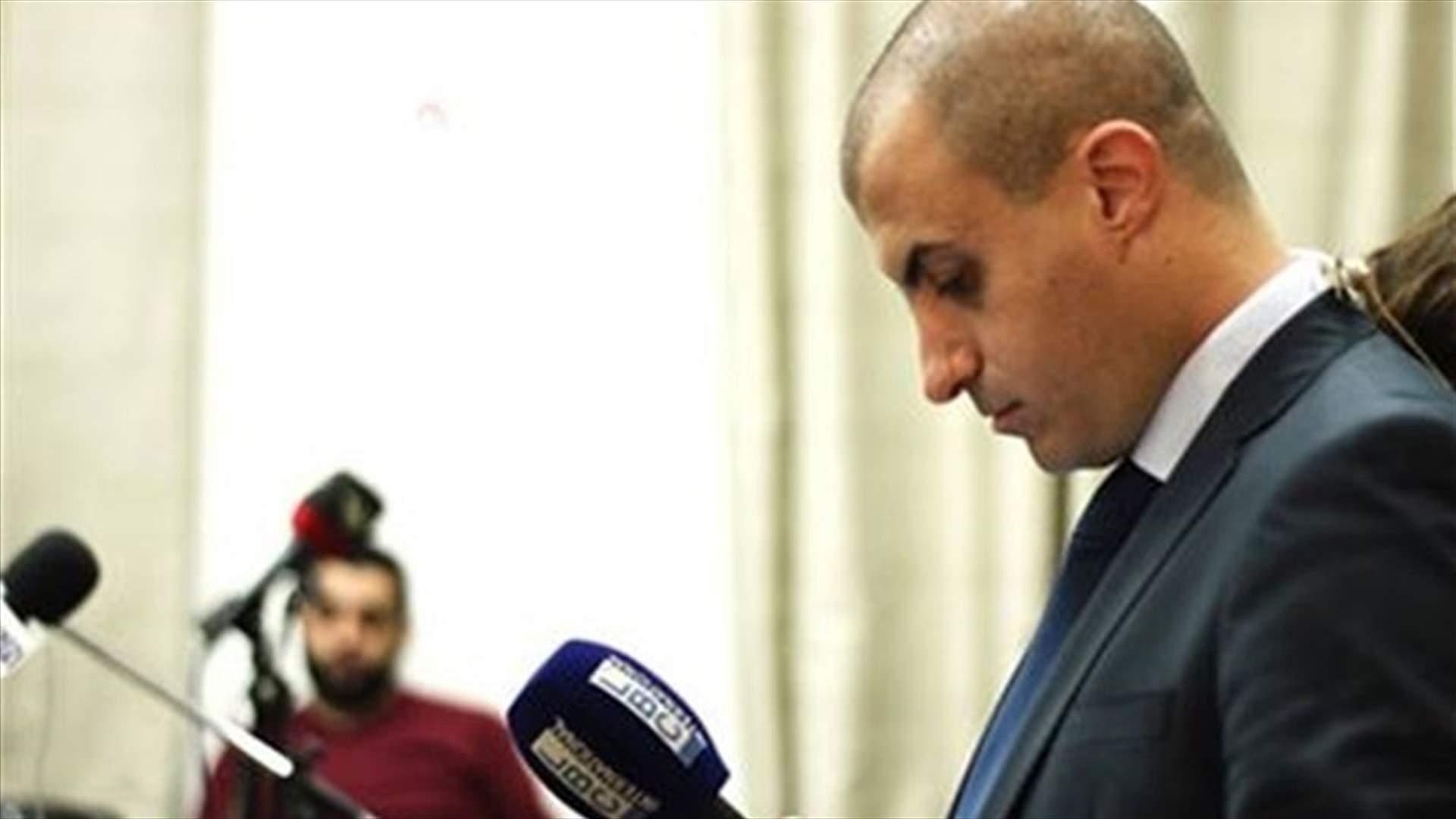 إبن مارون ناصيف يطلب من الناس البقاء في منازلهم... &quot;انتبه في كورونا وخليك بالبيت&quot;! (فيديو)