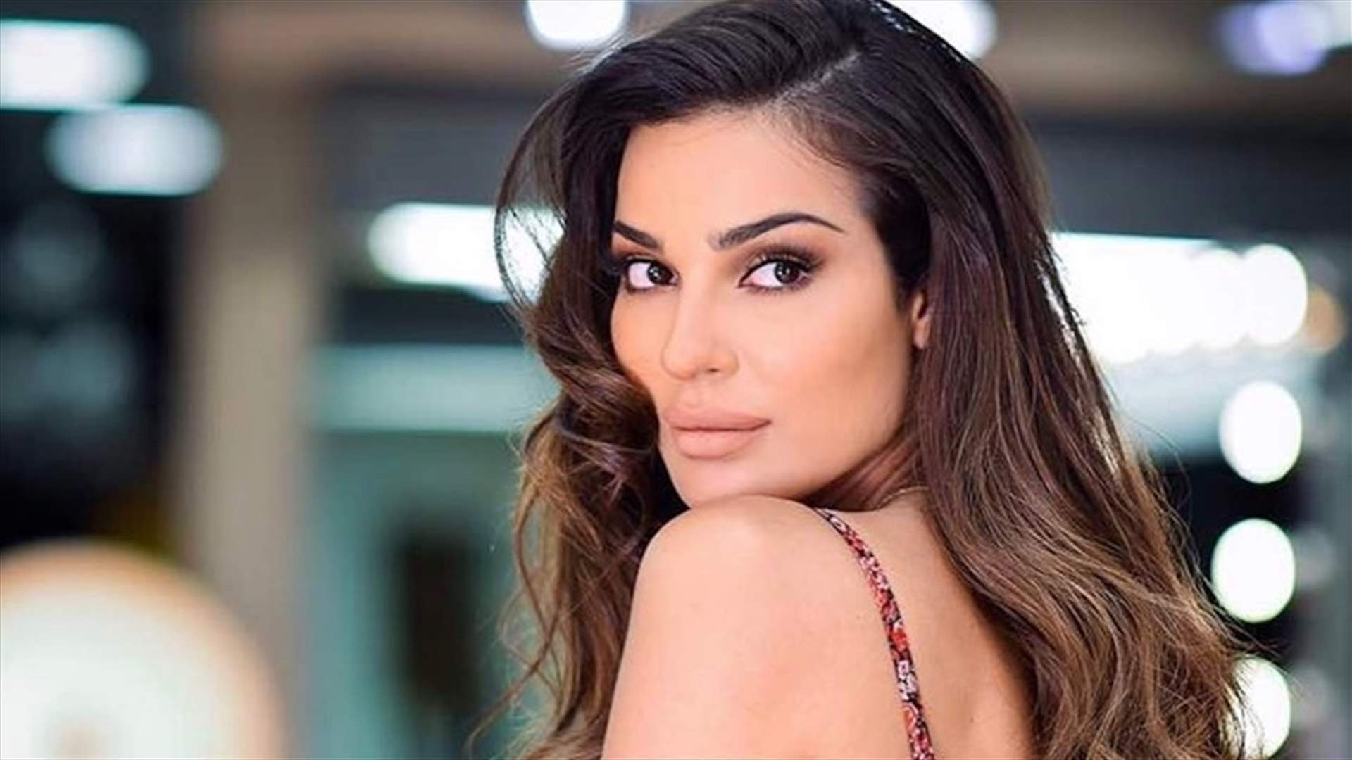 نادين نسيب نجيم بصورٍ عفوية مع ابنتها... لن تصدقوا الشبه بينهما!