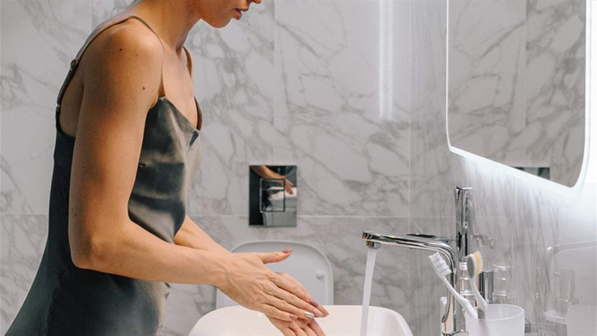 في ظل انتشار فيروس كورونا... ما هي أفضل طريقة لتجفيف اليدين بعد غسلهما؟