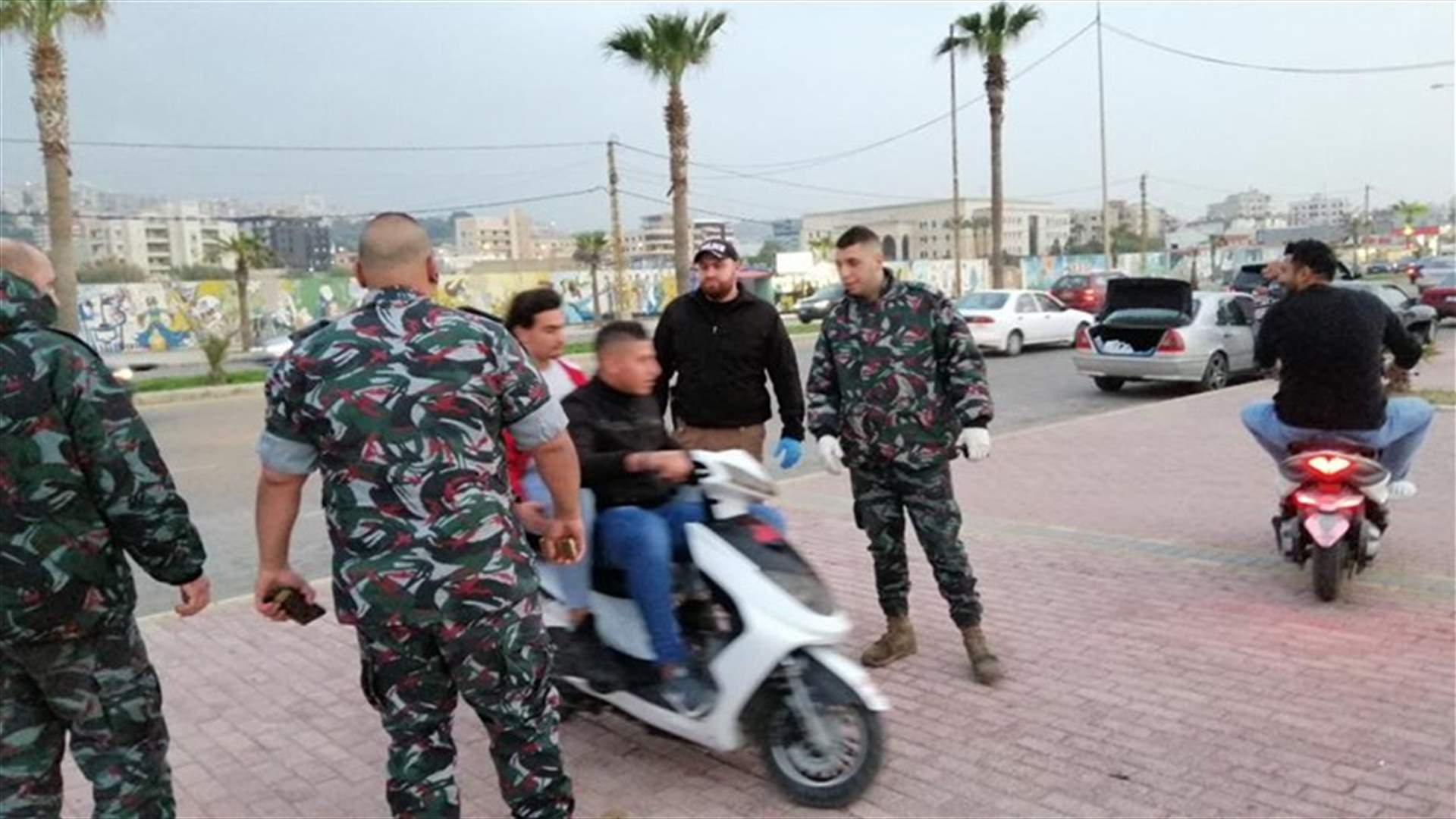 بلدية صيدا توعز بإخلاء الكوريش البحري من الرواد والباعة