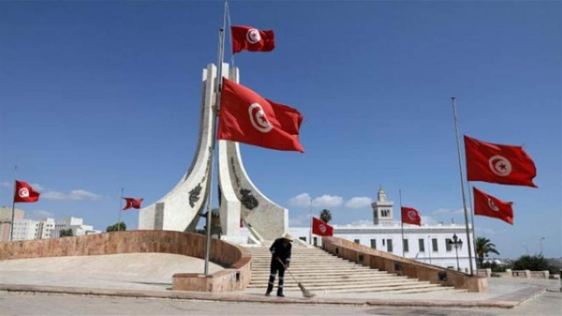 رئيس الوزراء التونسي: تونس تحظر كل الرحلات الجوية وتغلق حدودها البرية