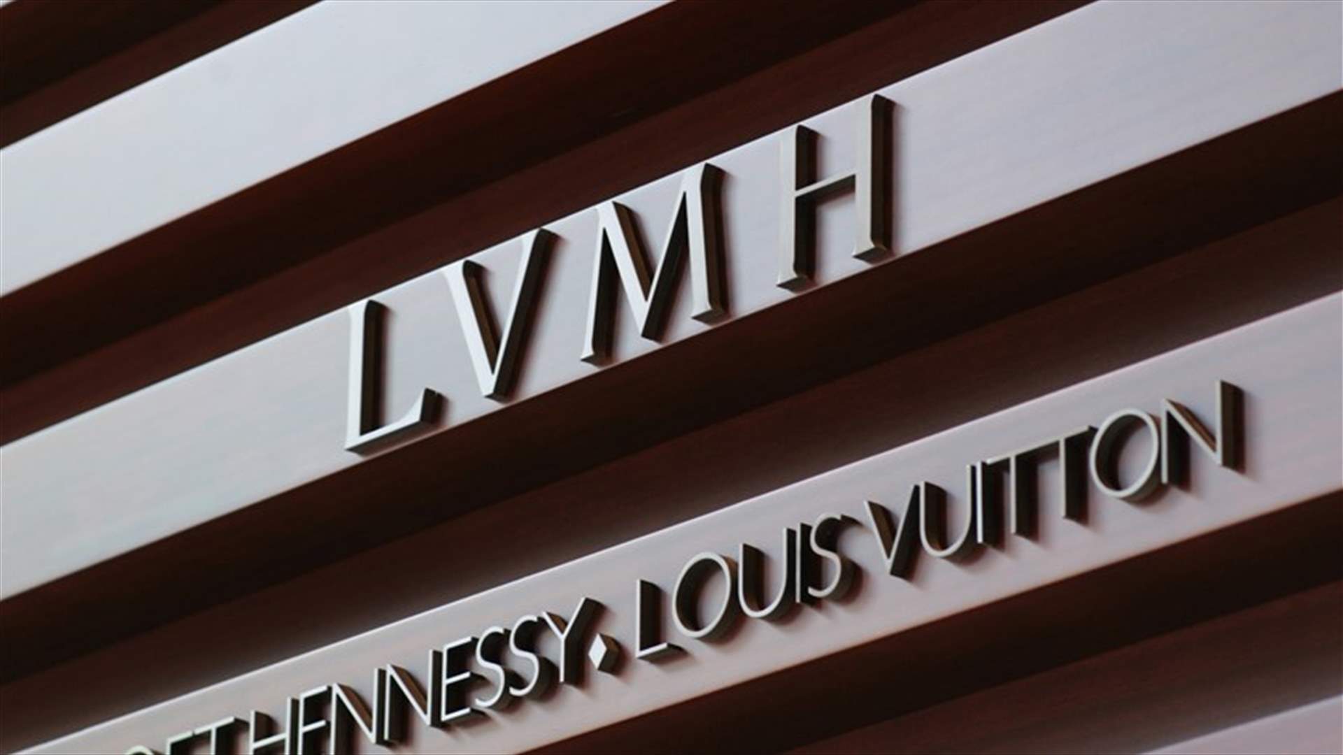 LVMH تجهز مصانع العطور لإنتاج معقمات الأيدي