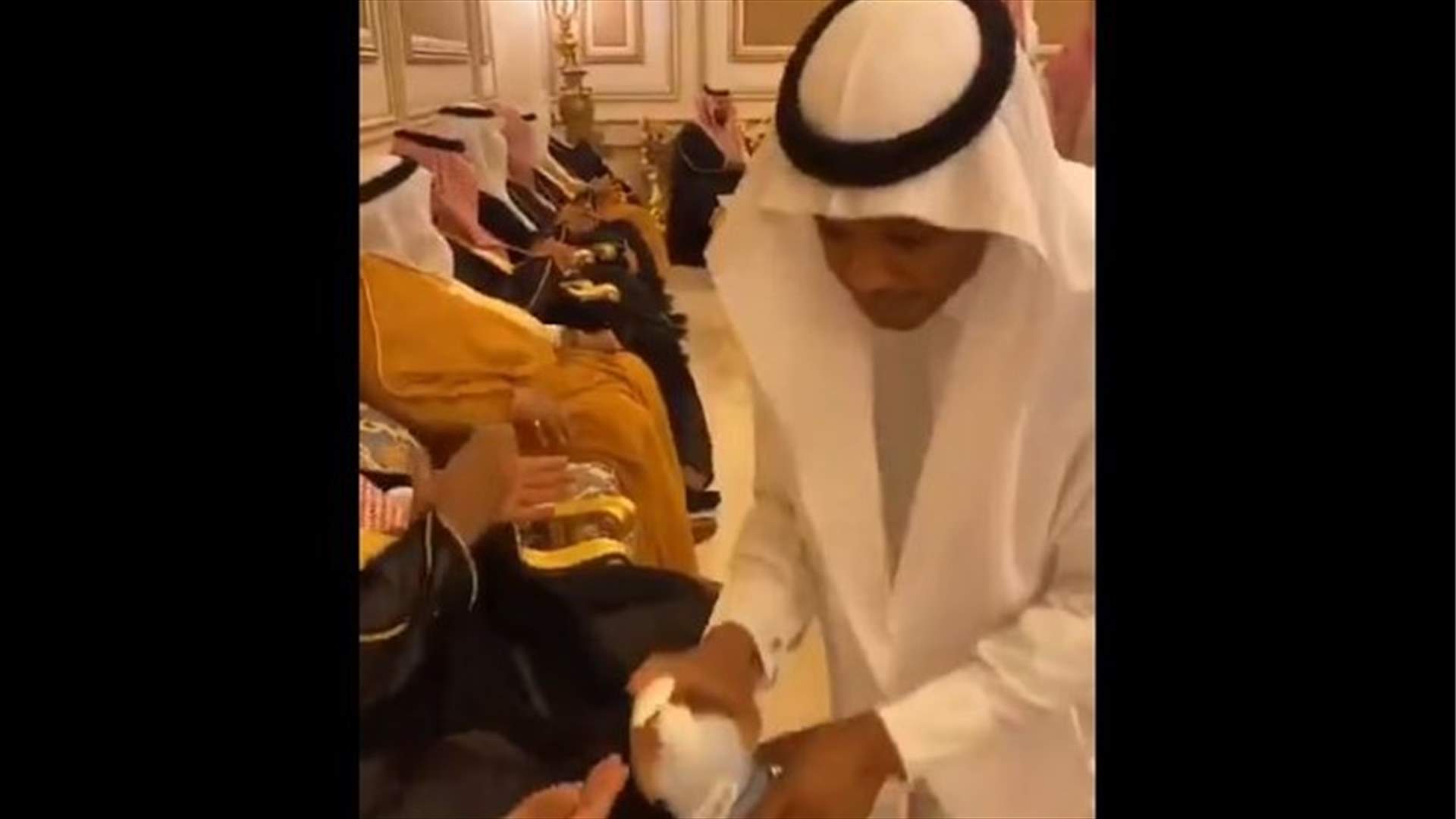 كورونا يحوّل زفاف سعودي إلى حفل تعقيم (فيديو)