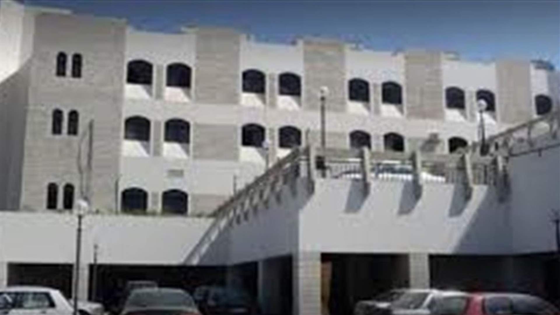 ما حقيقة نقل مصاب بكورونا من مستشفى سبلين الى مستشفى الحريري؟