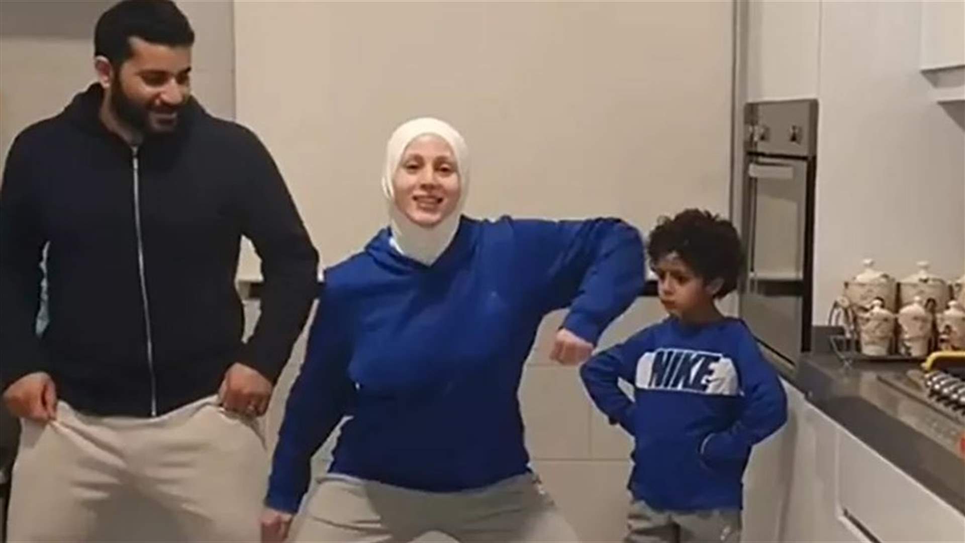 لبنانية مدربة رقص إفريقي تزرع البهجة برقصها مع عائلتها في الحجر الصحي (فيديو)