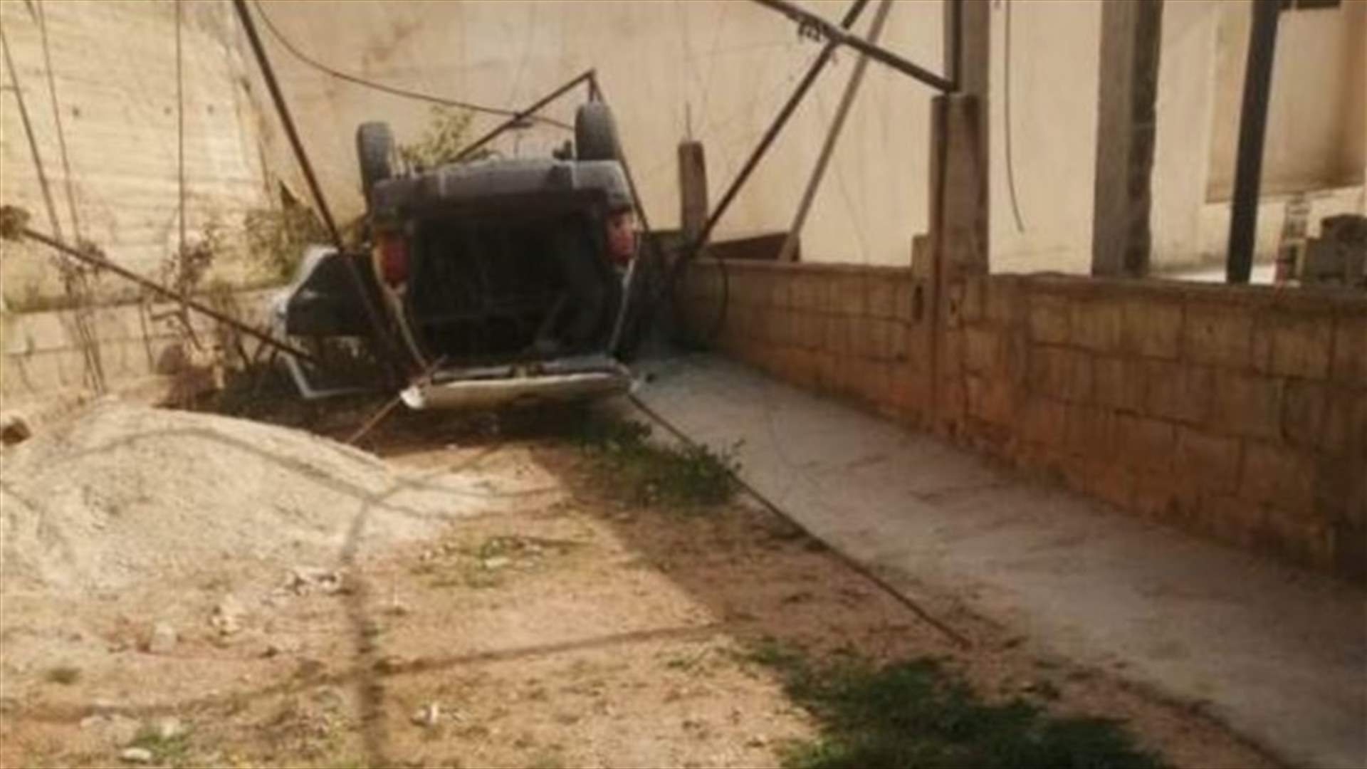 تدهور سيارة مختار بلدة الفاكهة ووفاته...