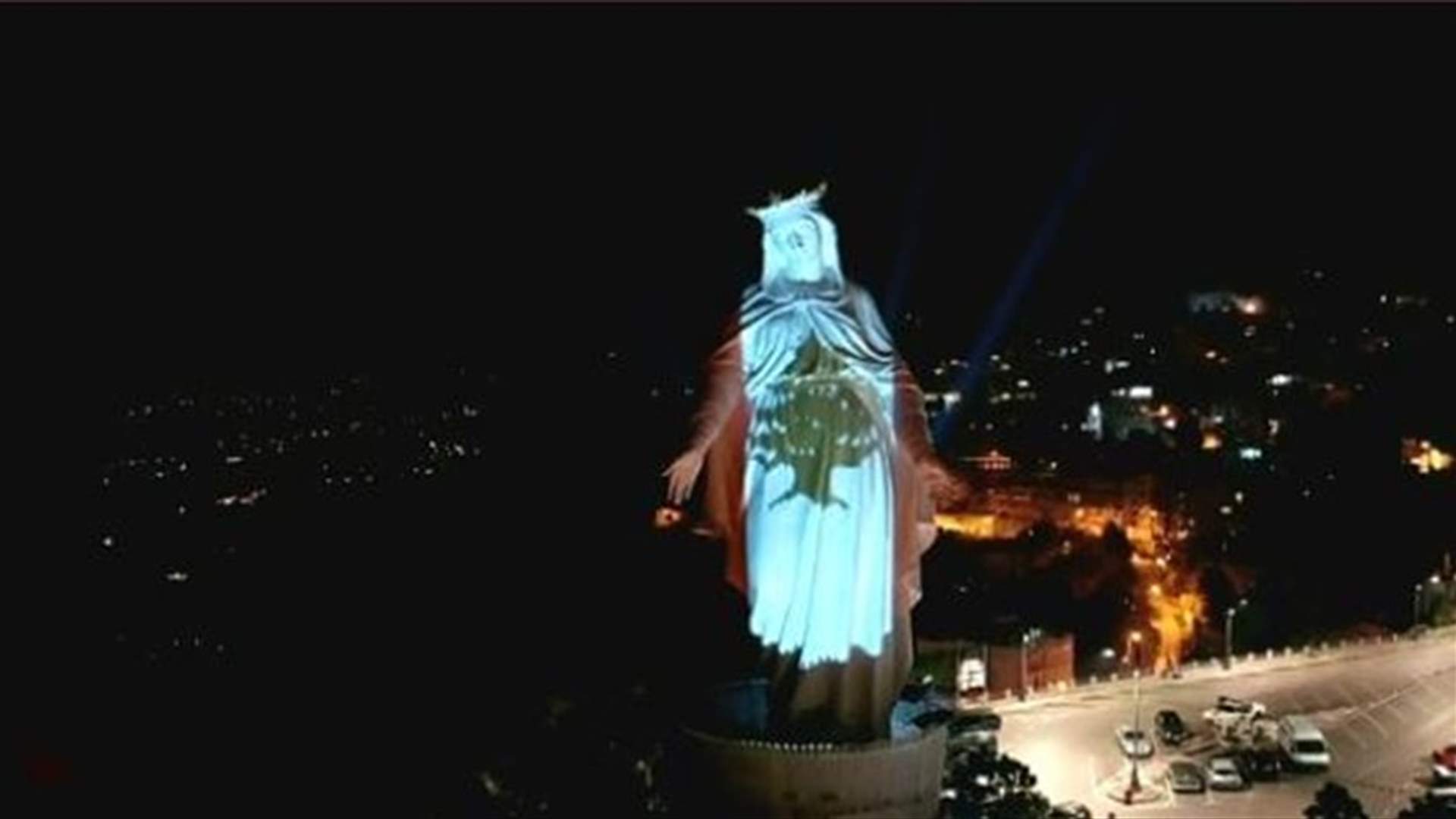 اضاءة مزار سيدة لبنان - حريصا بالعلم اللبناني (فيديو)