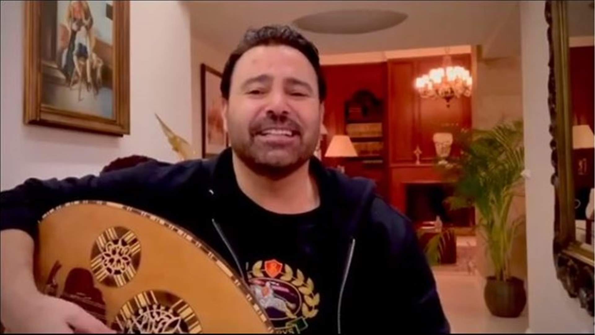 عاصي الحلاني يشارك بحملة &quot;خليك بالبيت&quot; بأغنية على طريقته الخاصة (فيديو)