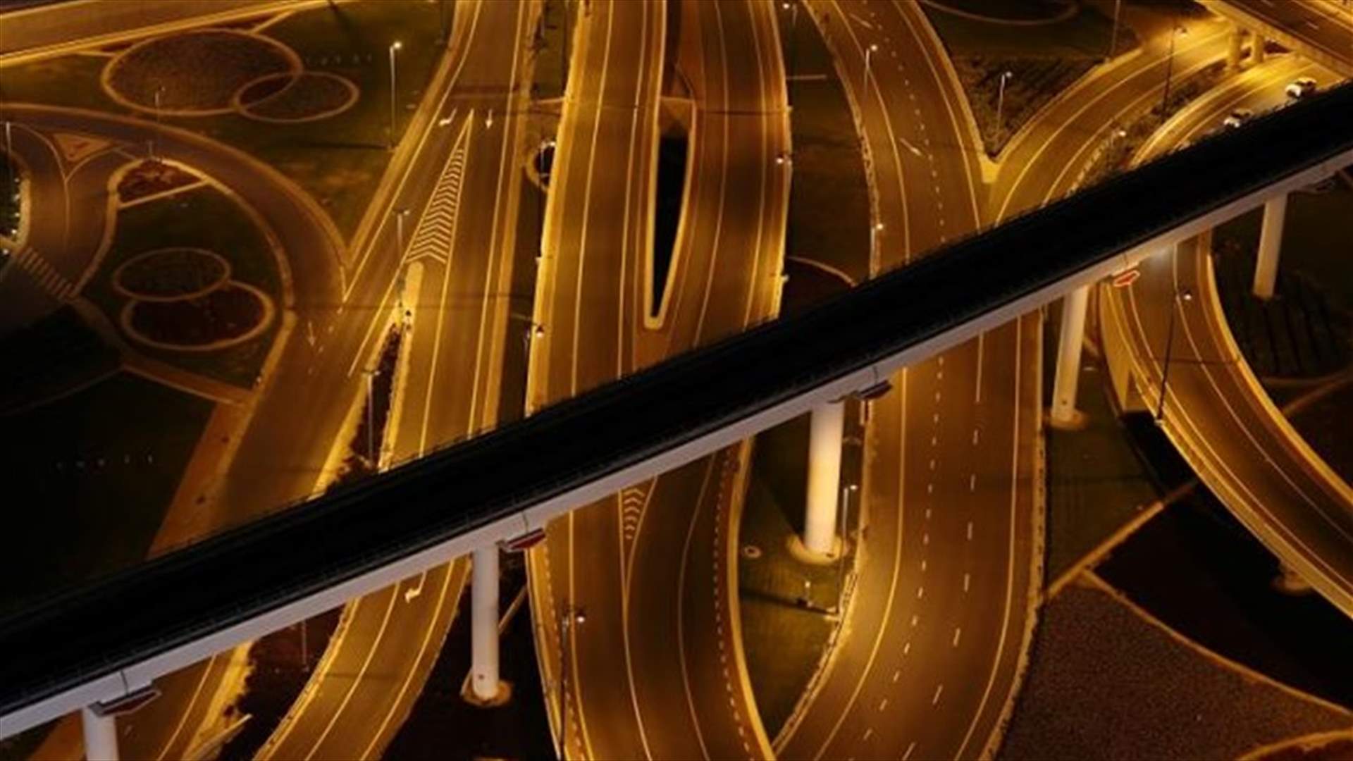 الإمارات تمدد حظر التجول الليلي لتعقيم الأماكن العامة حتى الخامس من نيسان