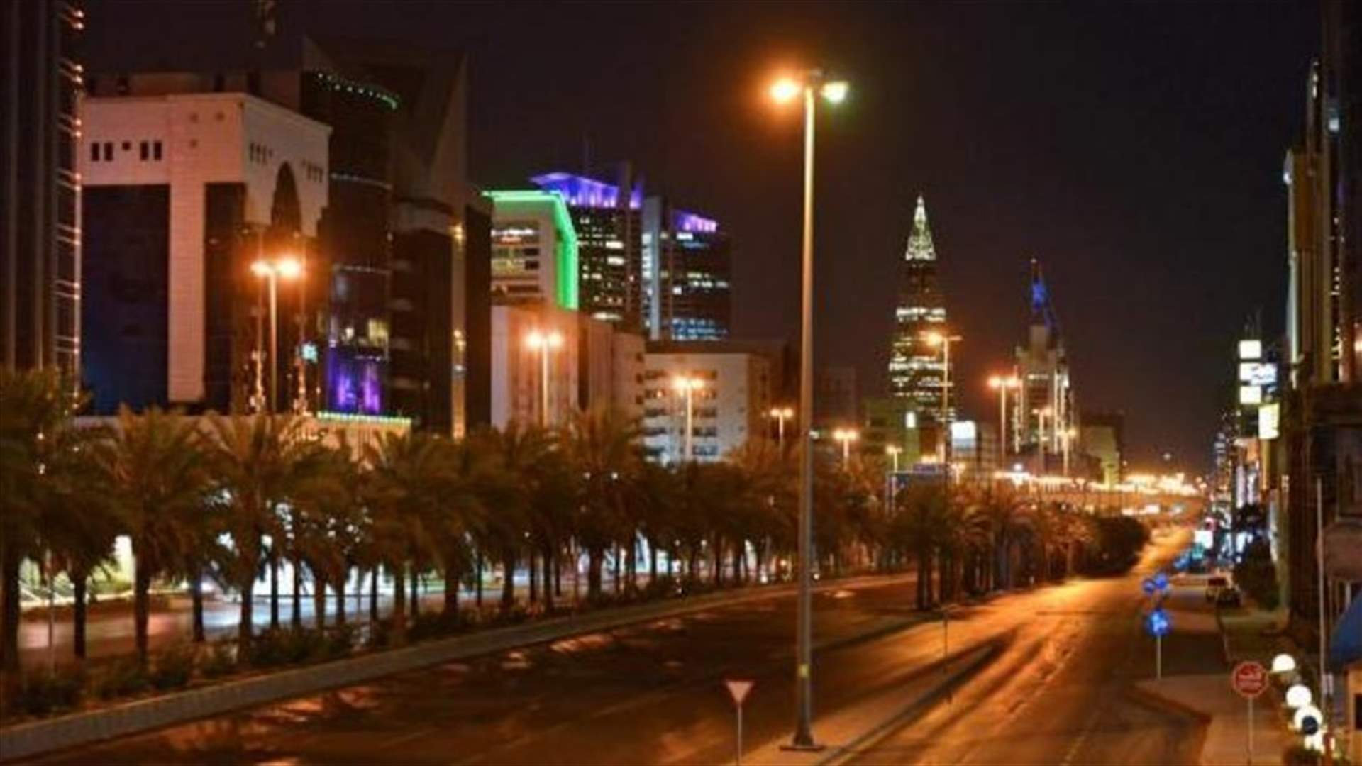 السعودية تمدد تعليق الرحلات الجوية والحضور لمقرات العمل حتى إشعار آخر