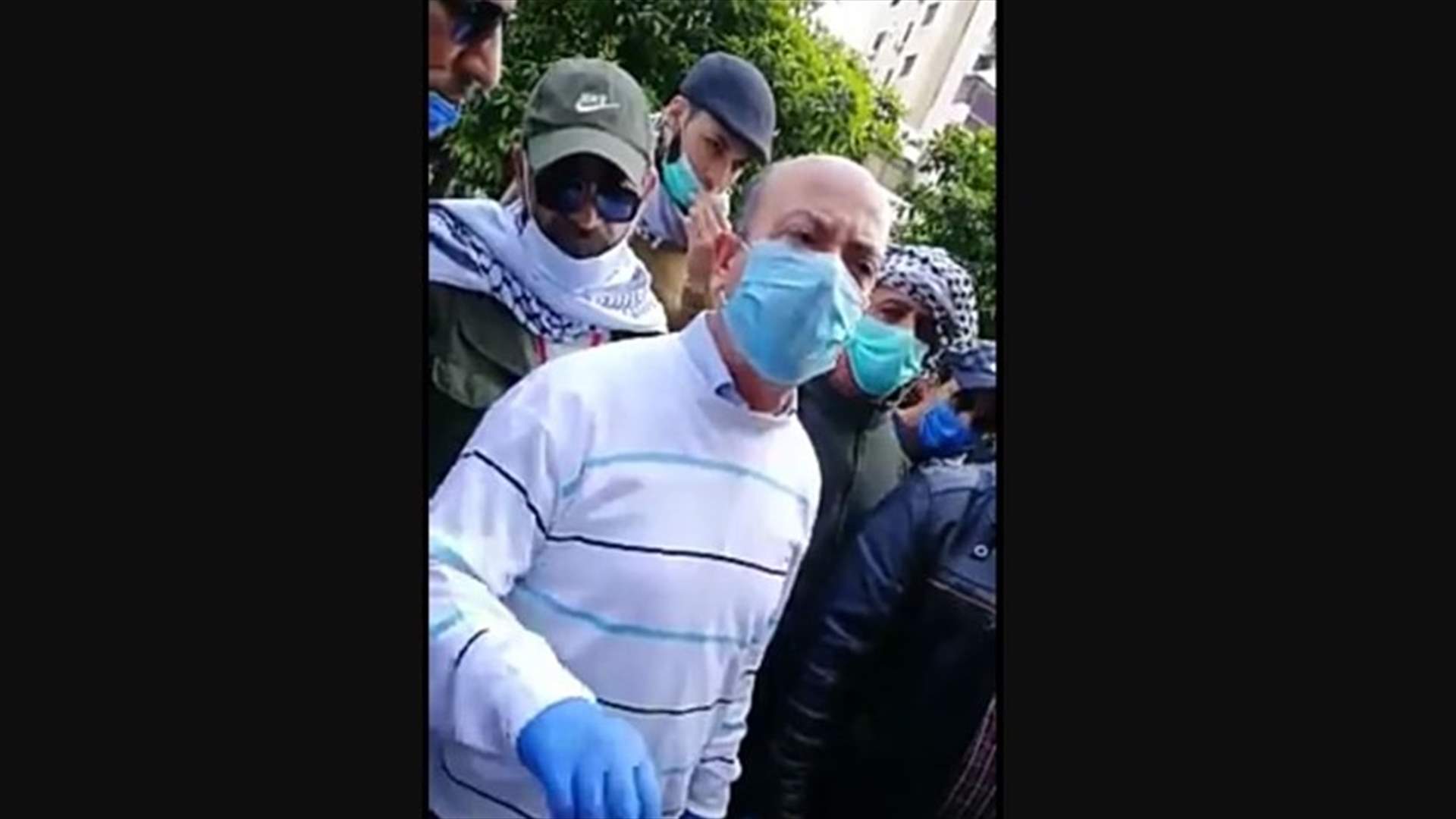 تظاهرة أمام منزل مفتي طرابلس احتجاجًا على تردي الأوضاع المعيشية