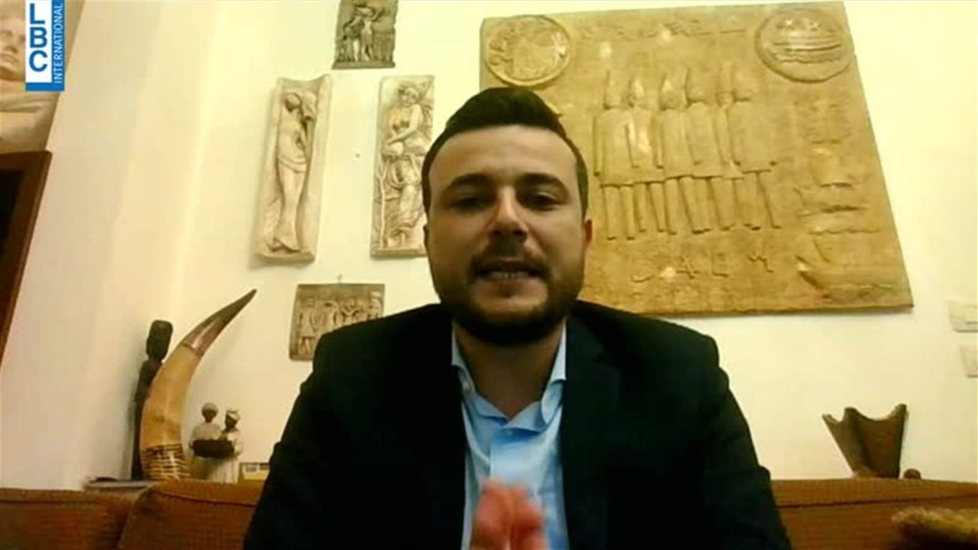 ماذا يحصل بين السياسة والميدان؟