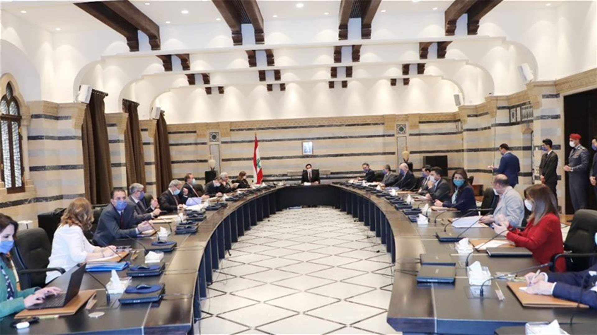 جو من "المعارضة الرومانسية" طغى على جلسة الحكومة أمس حول آلية عودة اللبنانيين (الجمهورية)