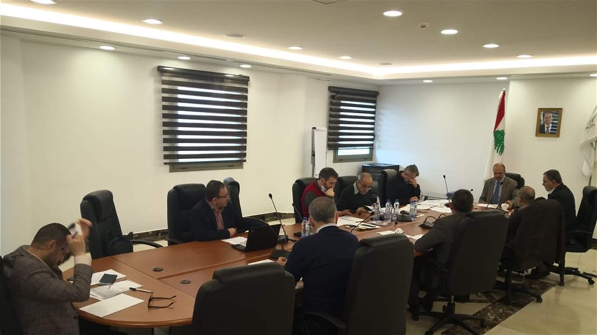حسن يطلع من مستشفيي الساحل وبهمن على تخصيصهما مبنى لمواجهة كورونا وهبة من هواوي لتسهيل الإتصال عن بعد