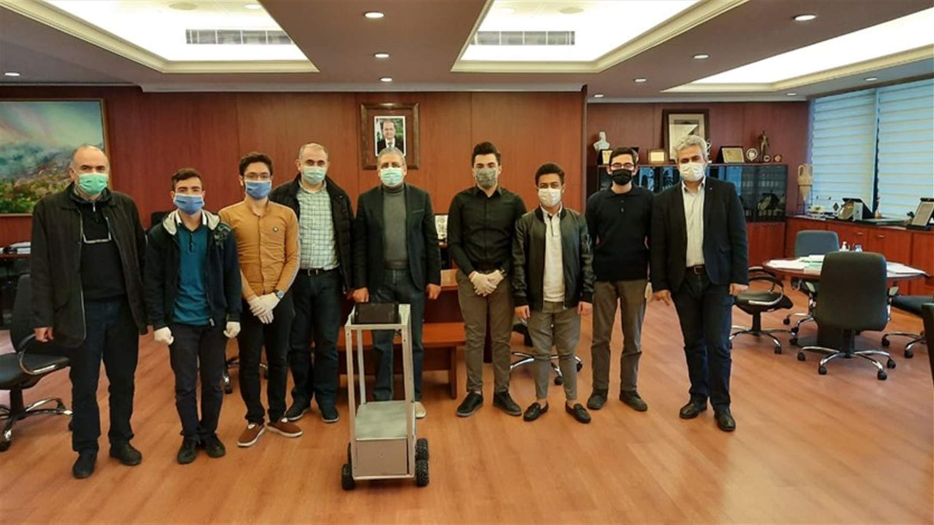 طلاب من "اللبنانية" يطرحون تصميمًا روبوتيًّا لخدمة مرضى الكورونا وحماية الطواقم الطبية (صورة)