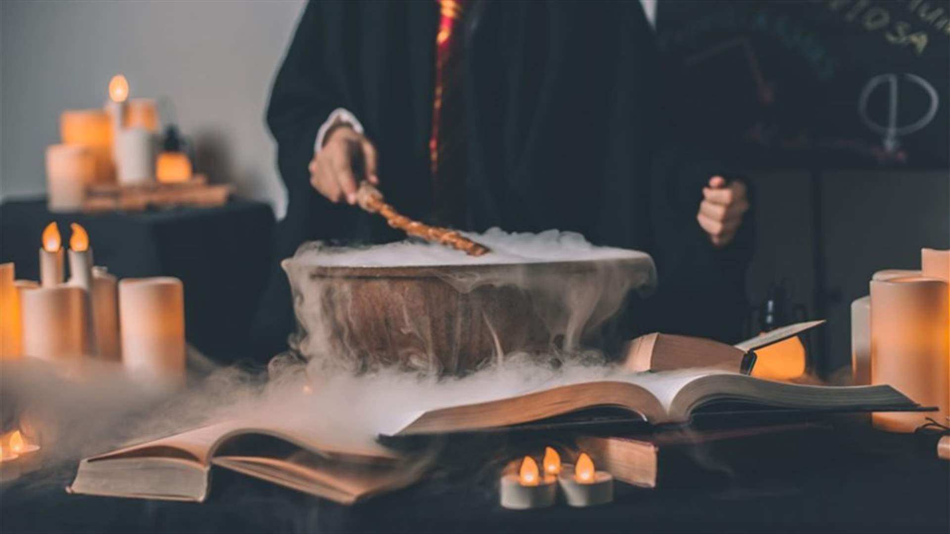 مؤلفة هاري بوتر تستخدم سحره ضد كورونا... وتتيح الجزء الأول من السلسلة على الإنترنت مجاناً