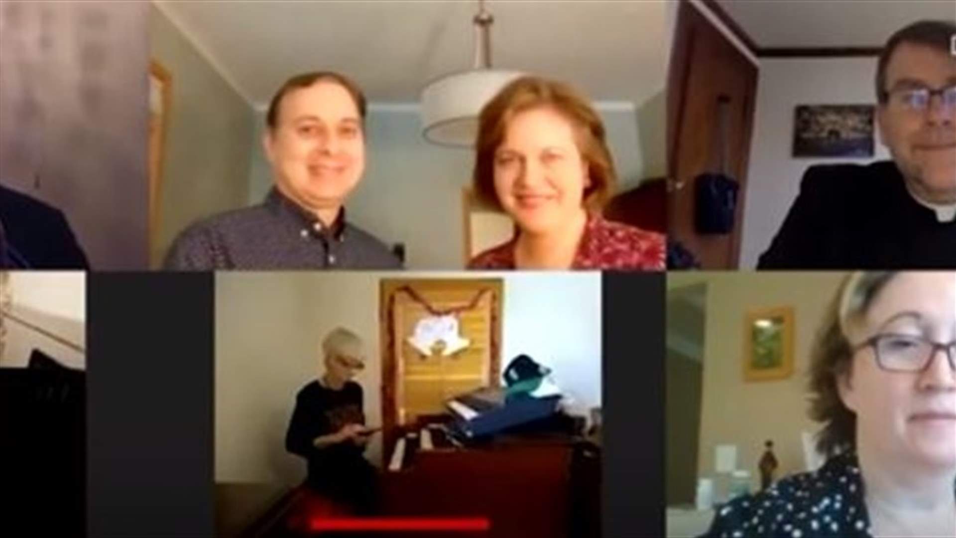 بسبب كورونا... زفاف إفتراضي لثنائي مع الأصدقاء والعائلة عبر الإنترنت (فيديو)
