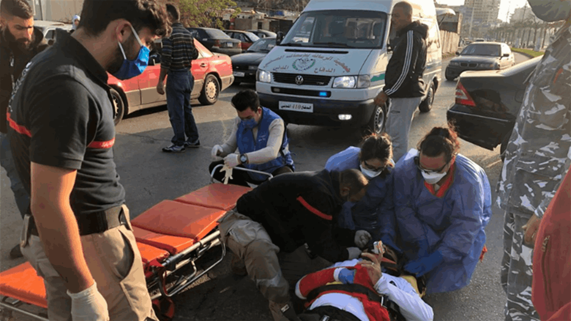 اصابة مواطن بحادث صدم عند مدخل صور (صورة)
