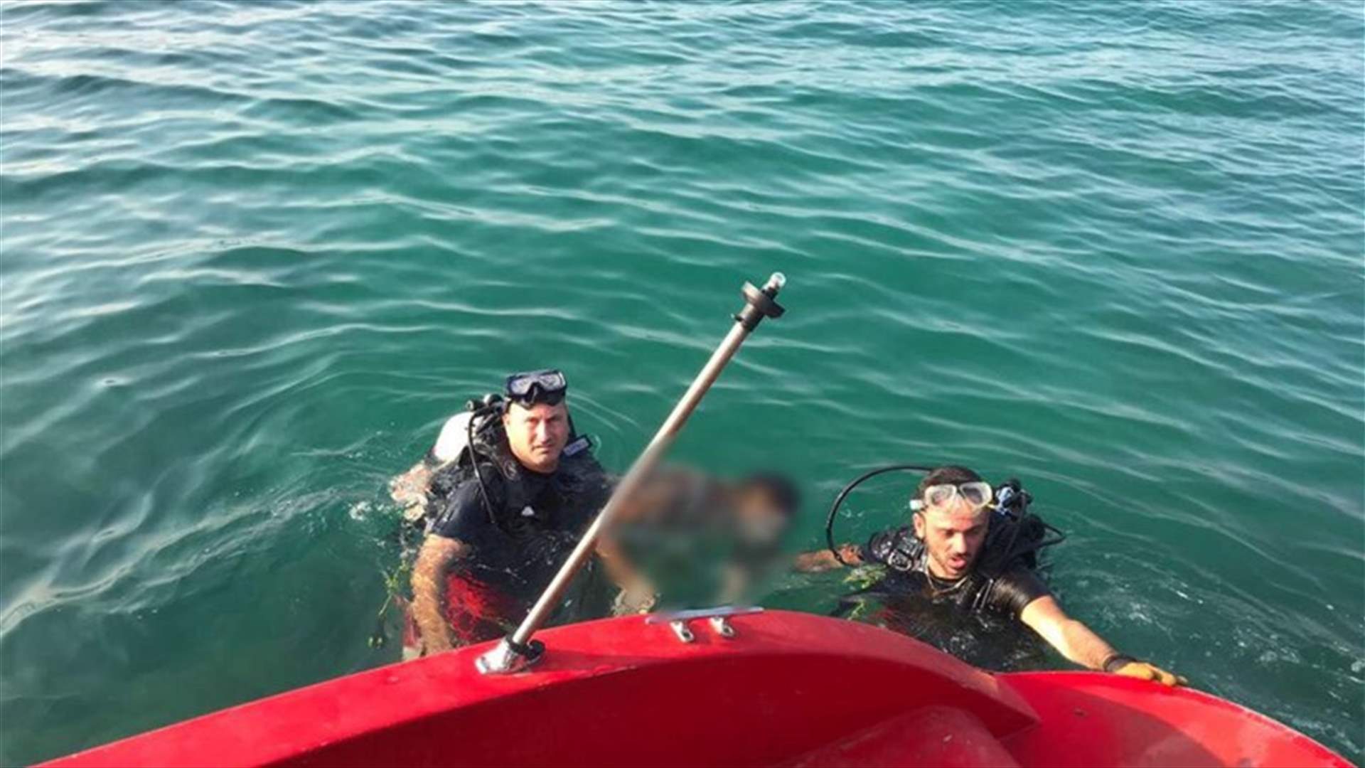إنقاذ شاب كاد يغرق على شاطئ خلدة والبحث جار عن 4 من رفاقه