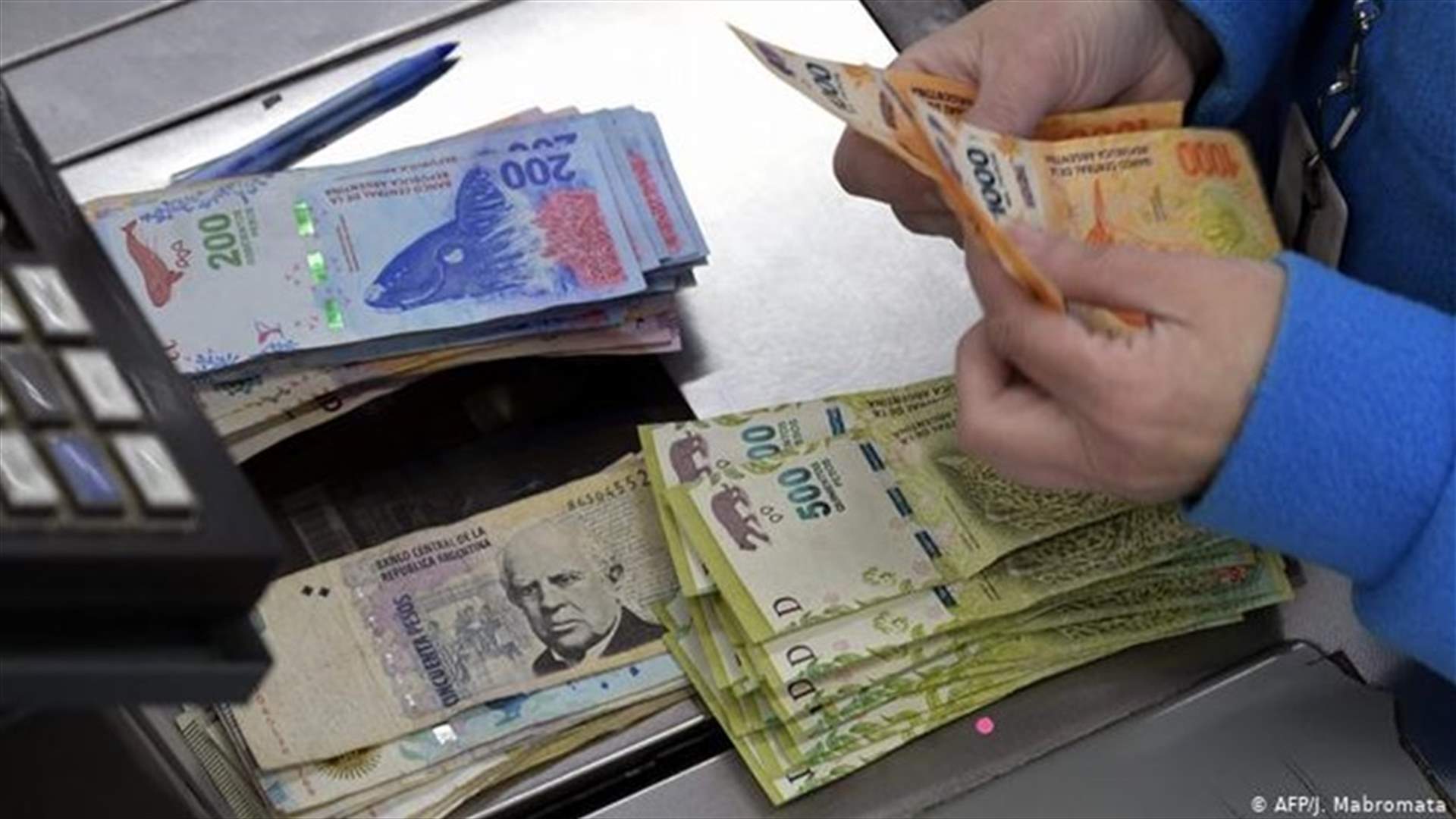 الأرجنتين ترجئ تسديد 9,8 مليار دولار من الديون الى العام 2021