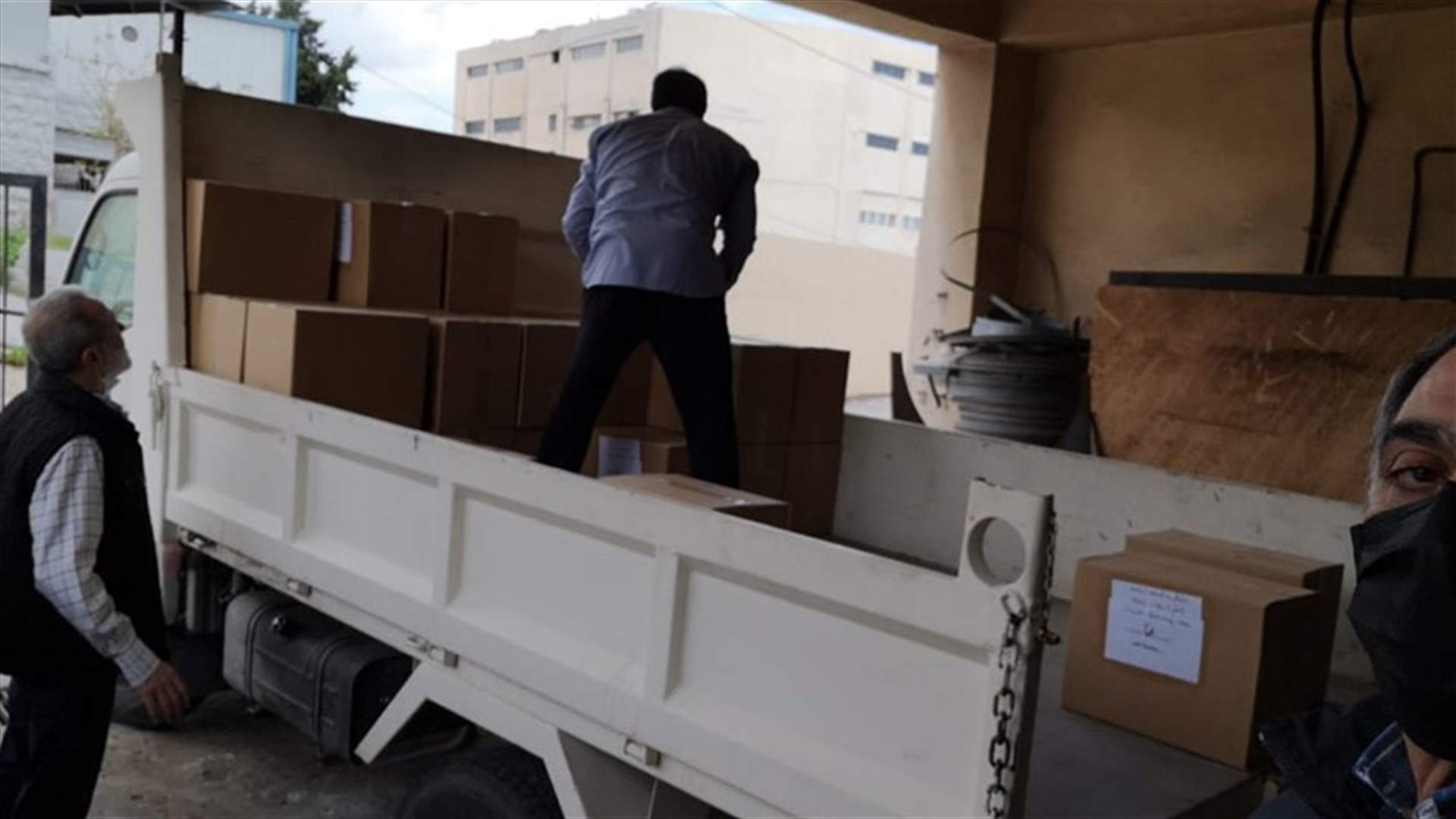 نورج وزعت في الشياح عين الرمانة مساعدات تبرع بها مغتربون