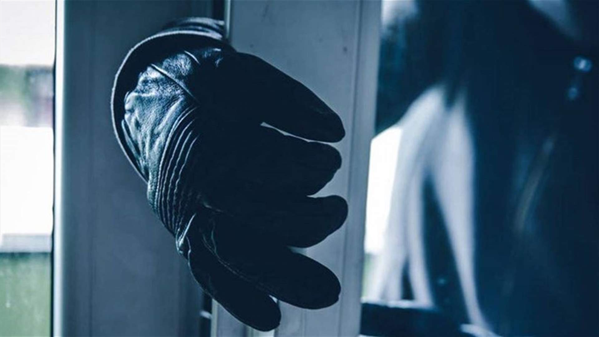 سرقة في وضح النهار من محل هواتف خلوية في الزرارية...