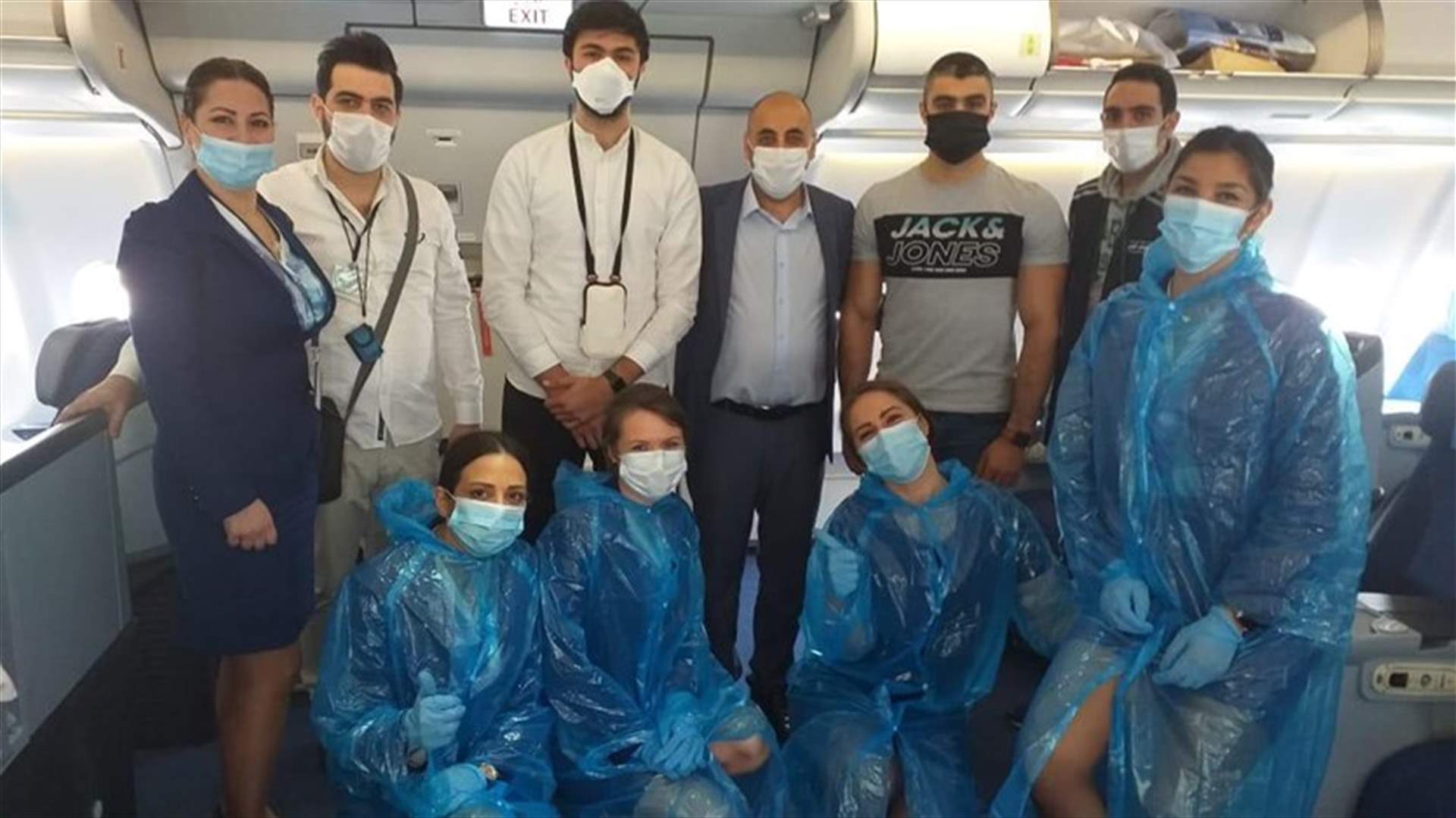 إجراءات إستثنائية على متن طائرة لندن أمس... وفيديو من داخل المطار وثّق المشهد!